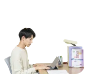 寮の自室で学習イメージ画像