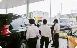 ディーラー見学写真