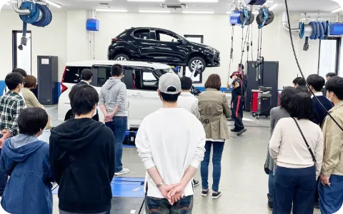 販売店見学＆学校説明会風景