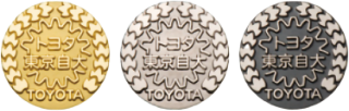 校章をモチーフにした徽章