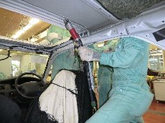 ルーフ(屋根)切断中