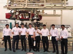 産業技術会館の生産ライン紹介コーナー前で