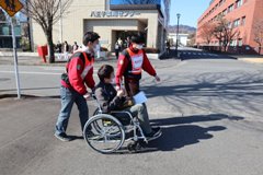 車イスでの搬送