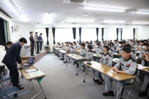 1級自動車科３年生「OB講演会」実施